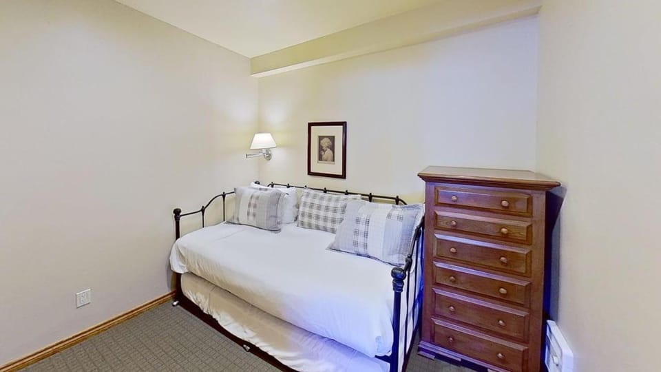 Crestwood 2207 Standard 2 Bedroom House in Snowmass Village