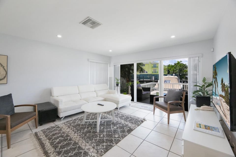 Intracostal Beauty House in Fort Lauderdale