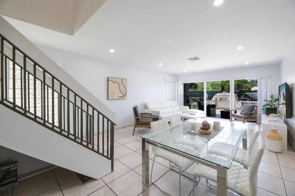 Intracostal Beauty House in Fort Lauderdale