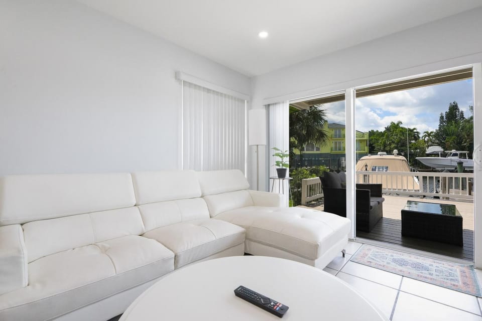 Intracostal Beauty House in Fort Lauderdale