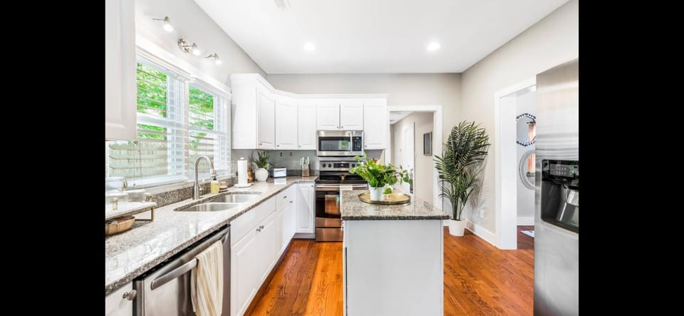Raleigh Daydream Villa in Raleigh