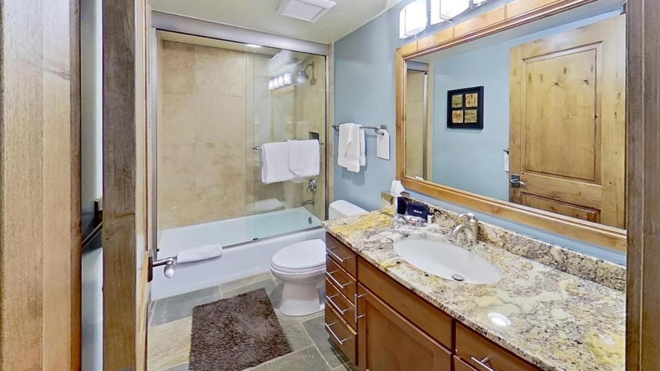 Crestwood 2301 Premier 2 Bedroom Plus Loft House in Snowmass Village