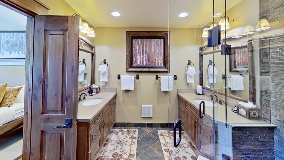 Crestwood 2216 Premier 3 Bedroom House in Snowmass Village