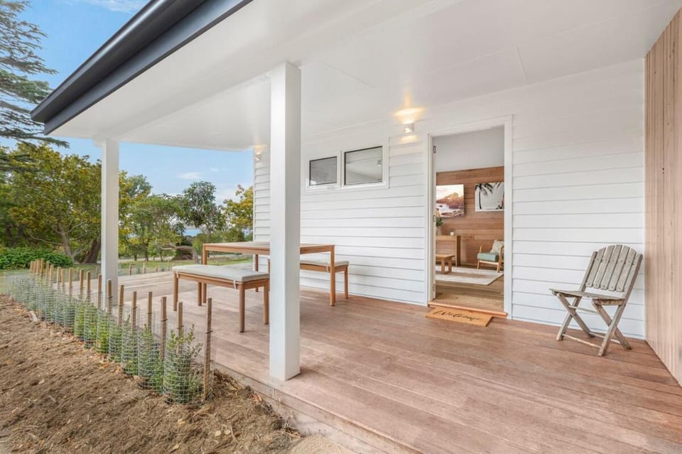 Island Views 2 Br cottage Adventure Bay House in South Bruny