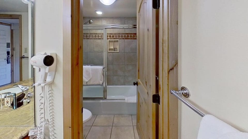Crestwood 2303 Deluxe 1 Bedroom Plus Loft House in Snowmass Village