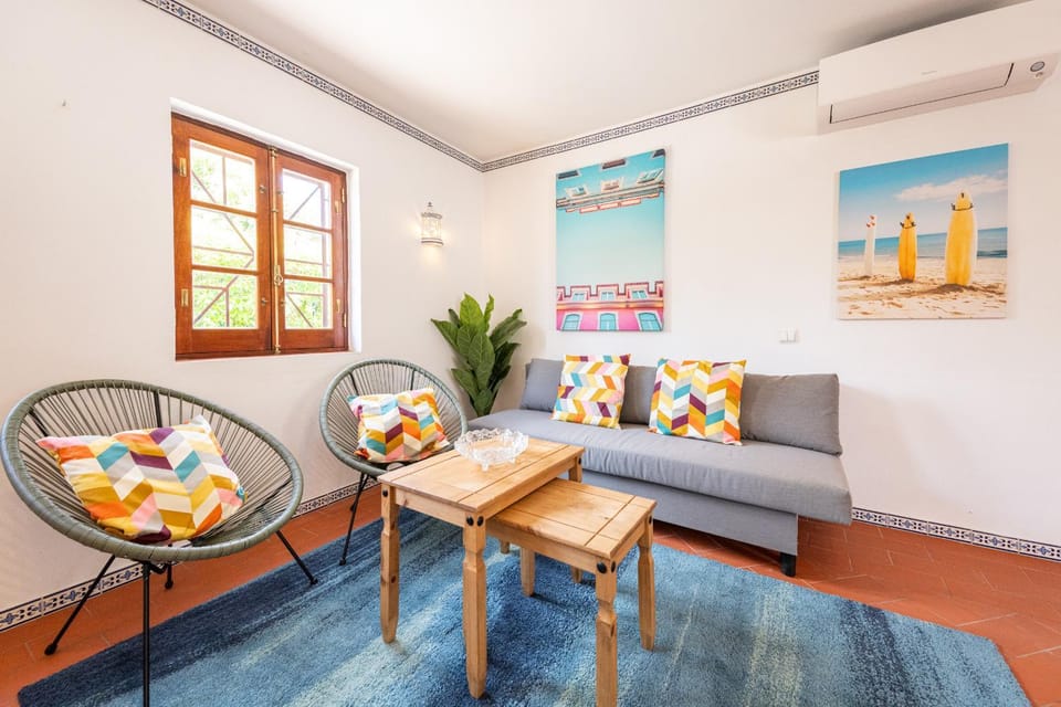 Living room, Seating area, air conditioner