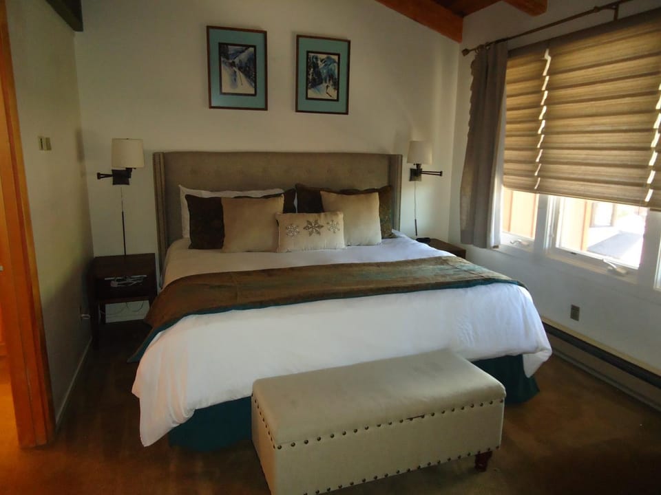 Crestwood 2305 Deluxe 3 Bedroom House in Snowmass Village