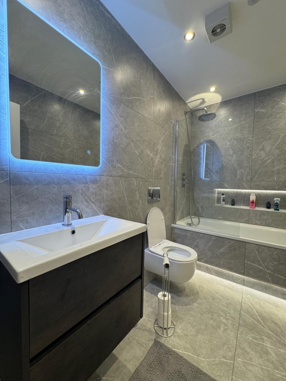 Alhambra House, Modern 2 Bed Flat - F2 Apartment in Croydon