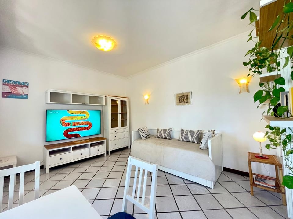 TV and multimedia, Living room, Evening entertainment