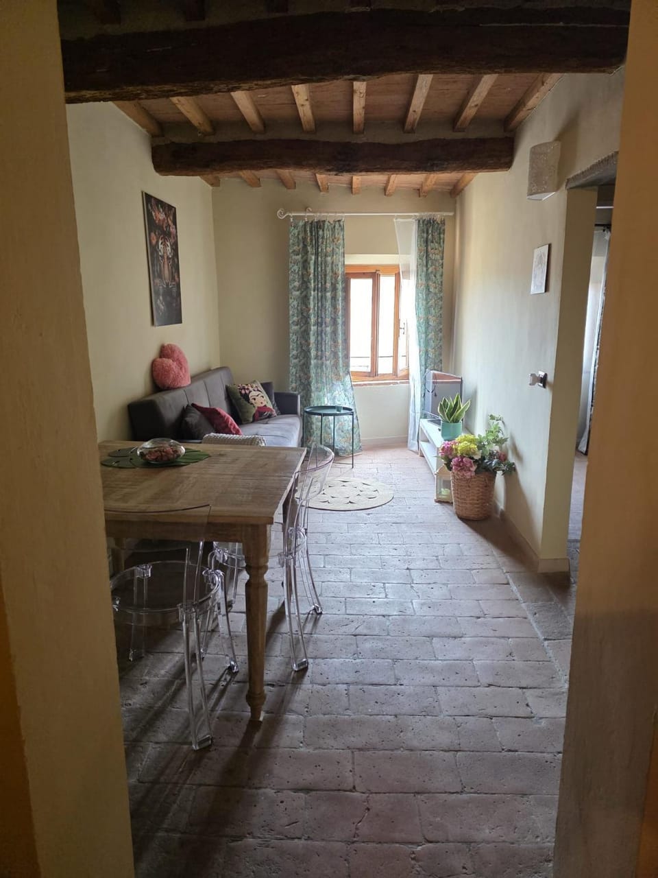 Bed, Seating area