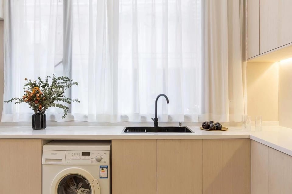 Book and Bed-Jingan Temple Apartment in Shanghai