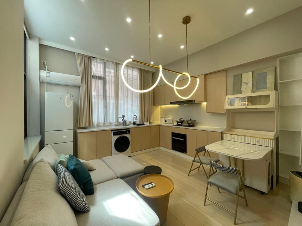 Book and Bed-Jingan Temple Apartment in Shanghai