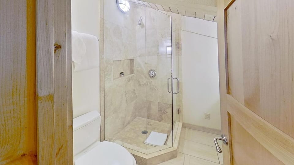 Crestwood 2307 Premier 1 Bedroom Plus Loft House in Snowmass Village