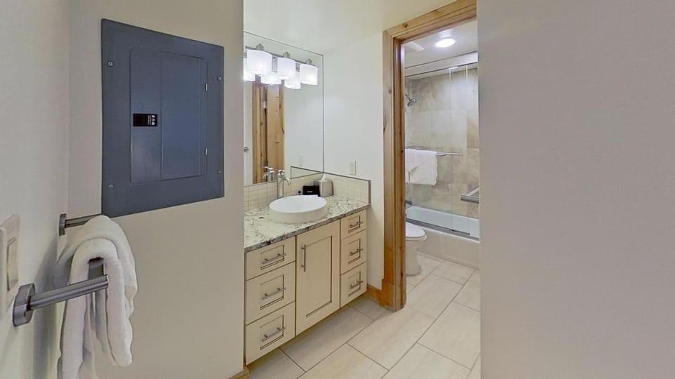 Crestwood 2307 Premier 1 Bedroom Plus Loft House in Snowmass Village