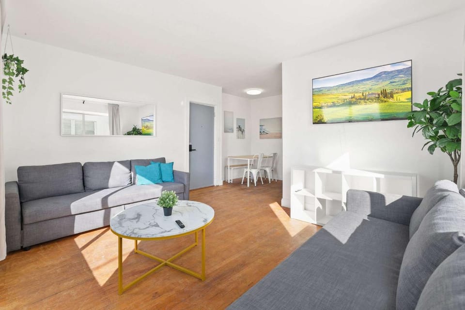 Modern Miami Beach Apt King & Sofa Bed Comfort Apartment in Miami Beach
