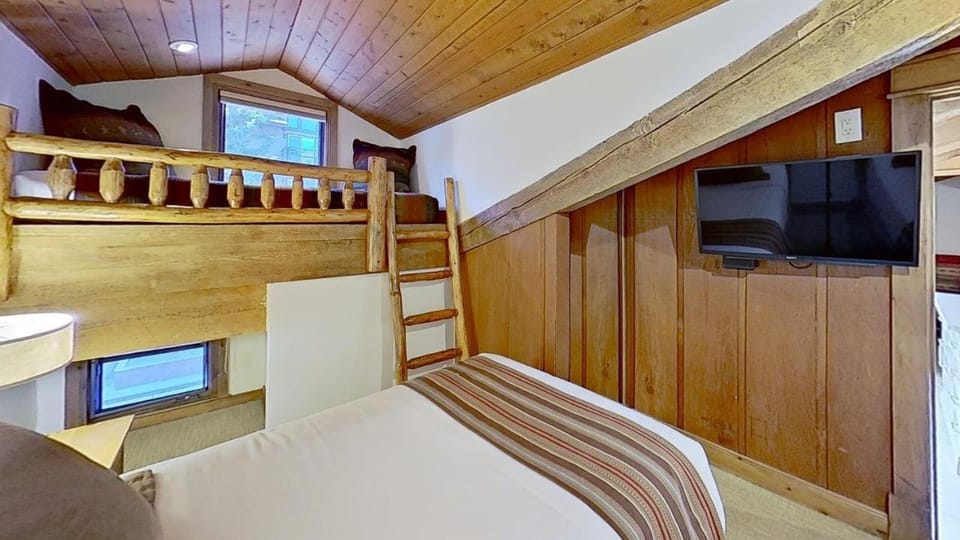 Crestwood 2315 Premier 3 Bedroom House in Snowmass Village