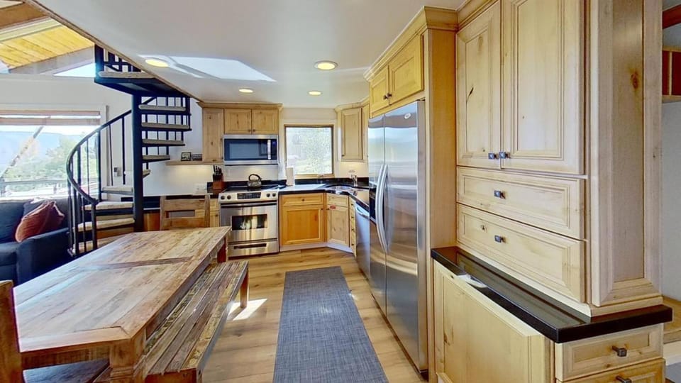 Crestwood 2318 Premier 1 Bedroom Plus Loft House in Snowmass Village