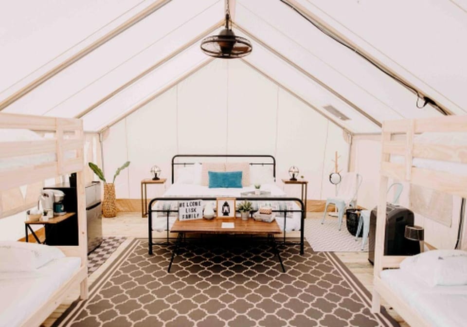Charming Secluded Tented Cabin in Sarasota, Florida Cabin in Osprey