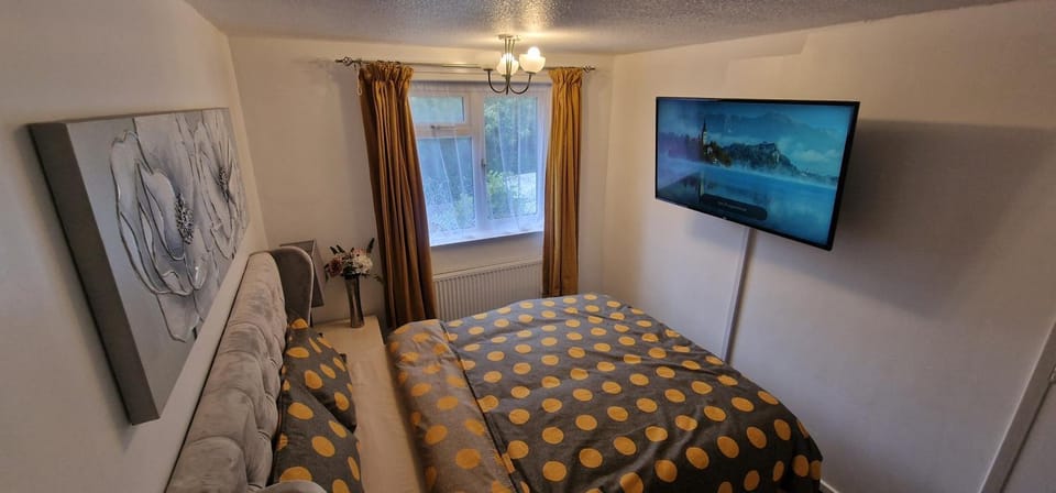 Detached 3 Bedroom House in Leicester with Private Parking House in Leicester