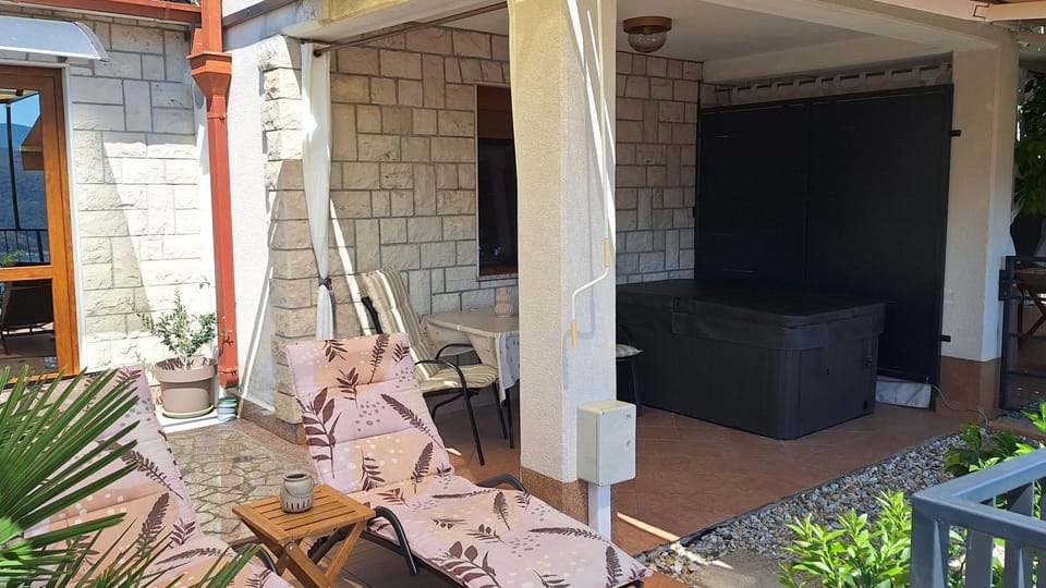 Studio Apartment Đuli Rabac with private hot tub, bike box and free parking Apartment in Istria County