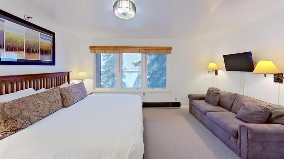 Crestwood 3203 Standard 2 Bedroom House in Snowmass Village