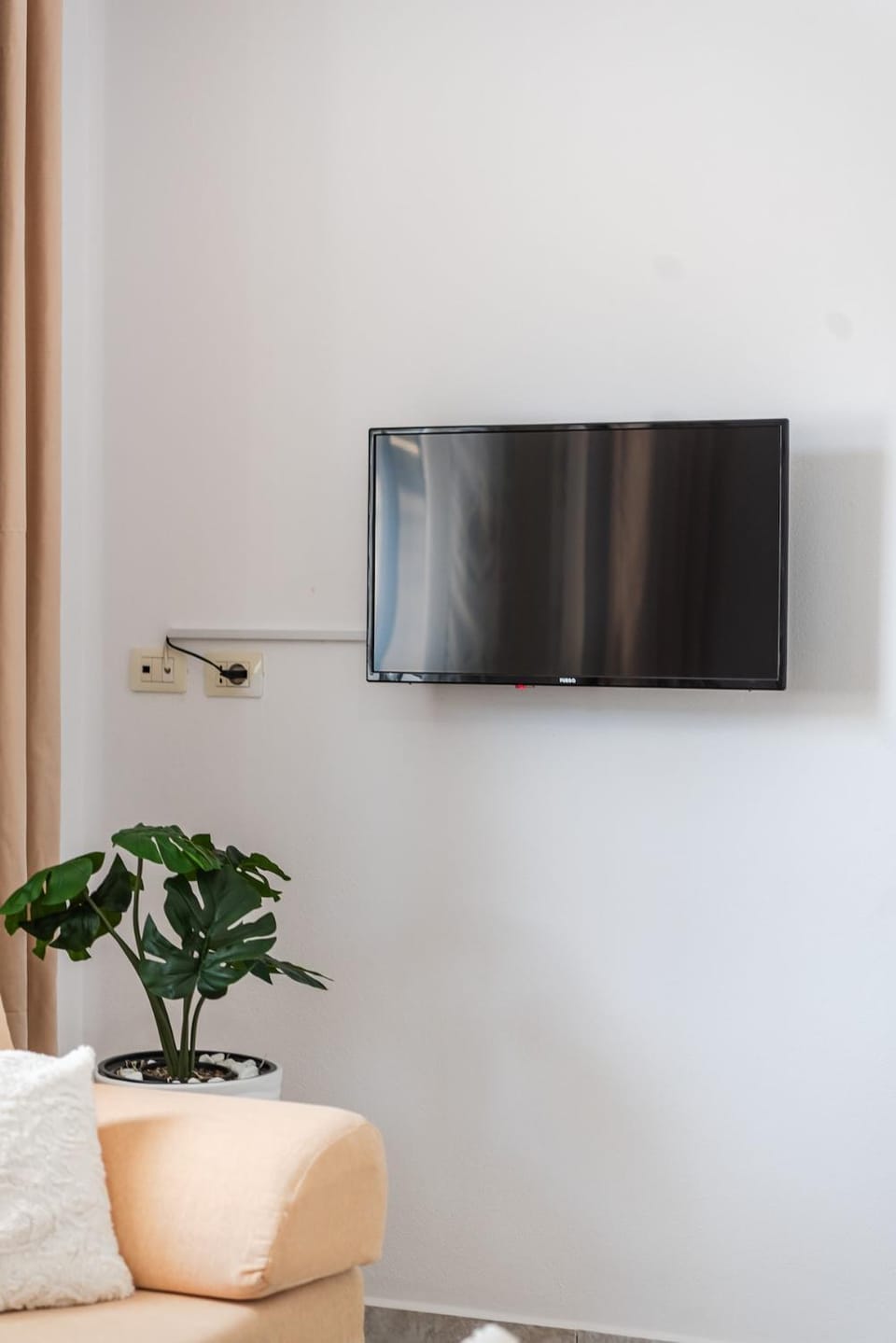 Modern Home with Wifi and Beach Access Golem by PikHost Apartment in Tirana County, Albania