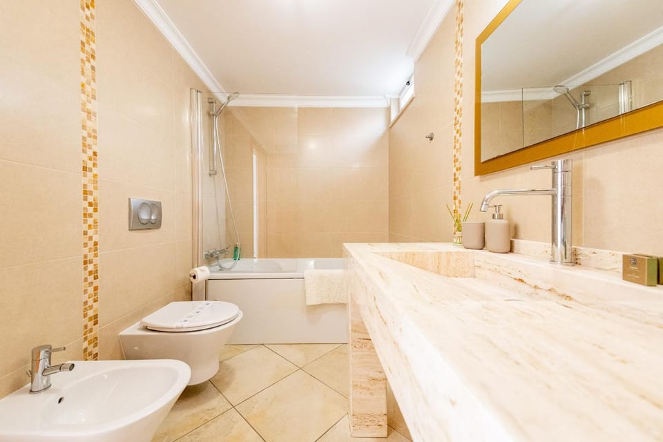 Bathroom, Bath, bidet, towels