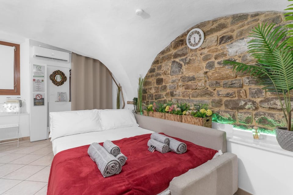 Bed, Living room