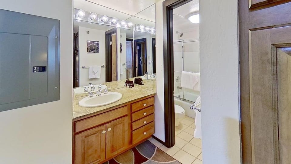 Crestwood 3301 Deluxe 1 Bedroom Plus Loft House in Snowmass Village