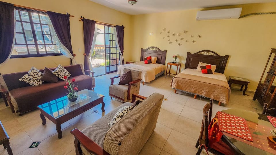 Bed, Living room, Photo of the whole room, Dining area