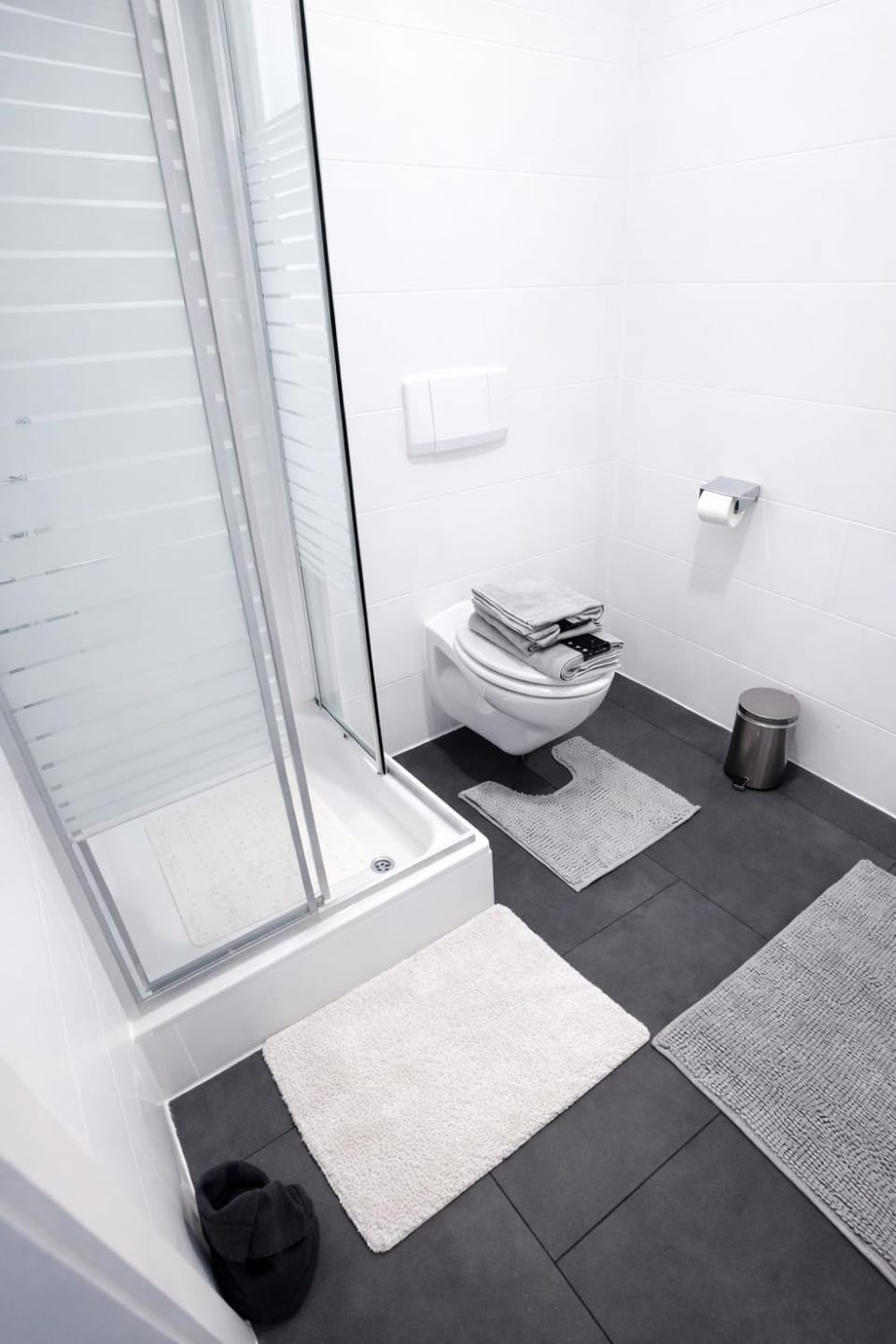 Toilet, Bathroom, towels
