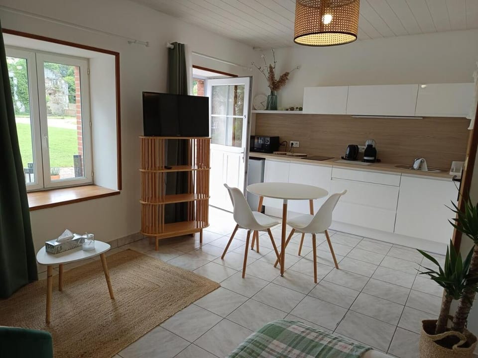 Studio équipé, proche aéroport Apartment in Pays de la Loire