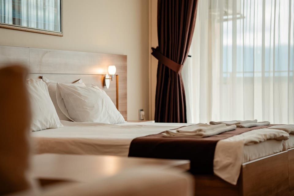 Bed, towels