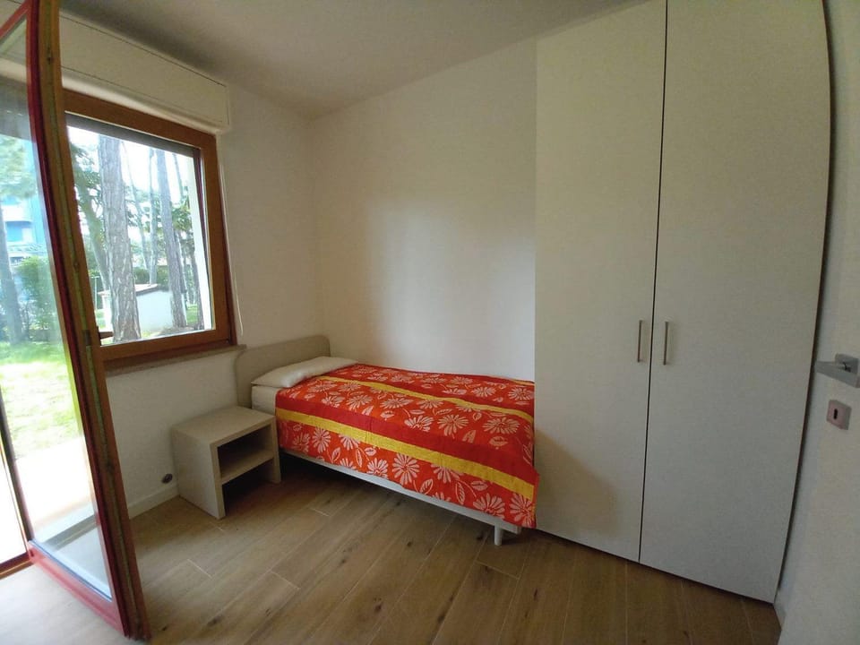 Bedroom, wardrobe