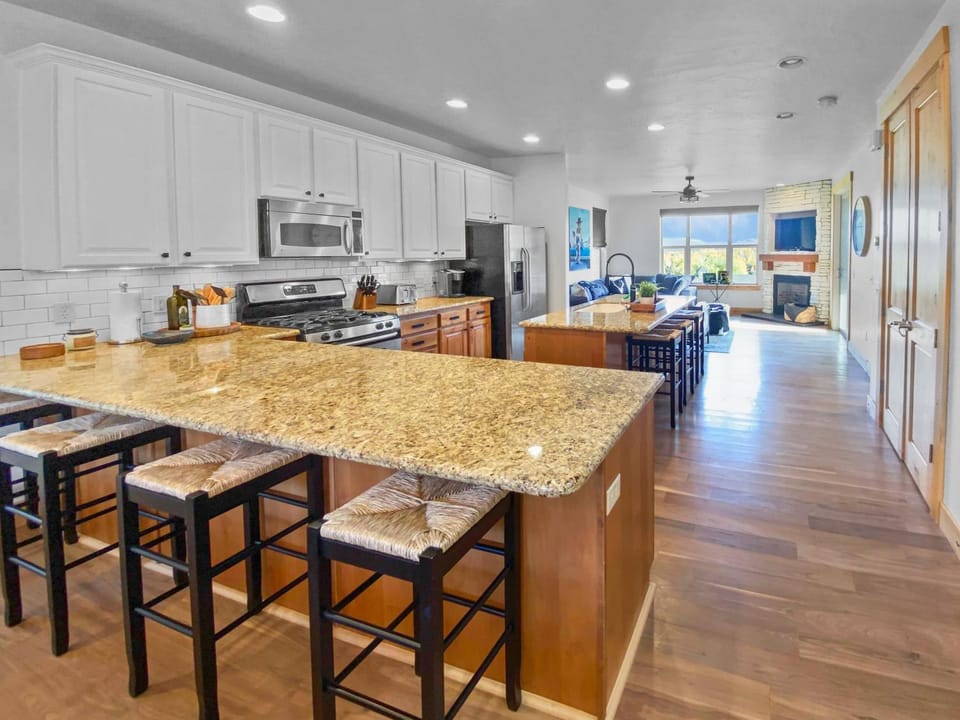 5410 Cross Country Mountain Ski Getaway with Hot Tub Pool! by SkyRun Park City House in Summit Park