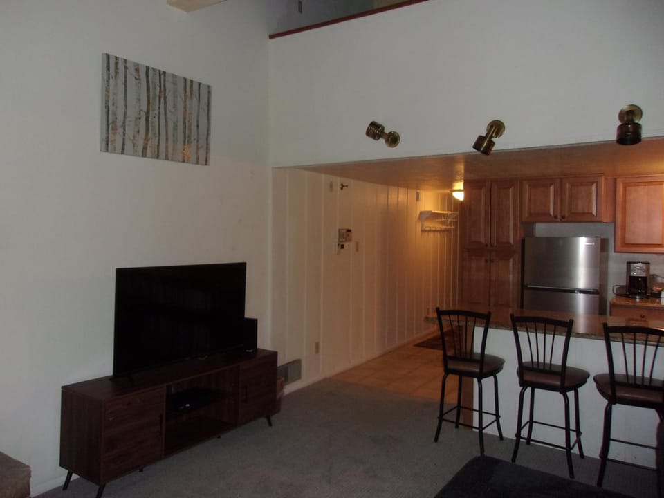 Crestwood 3312 Standard 1 Bedroom Plus Loft House in Snowmass Village