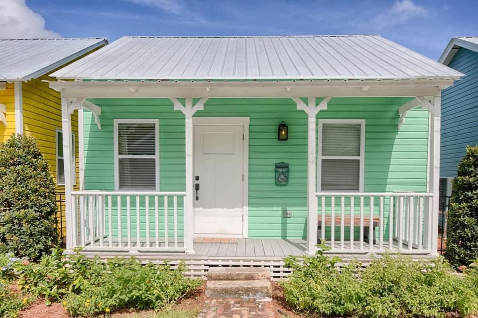 Quaint Cottage with Private Pool-Walk to Everything House in Saint Augustine
