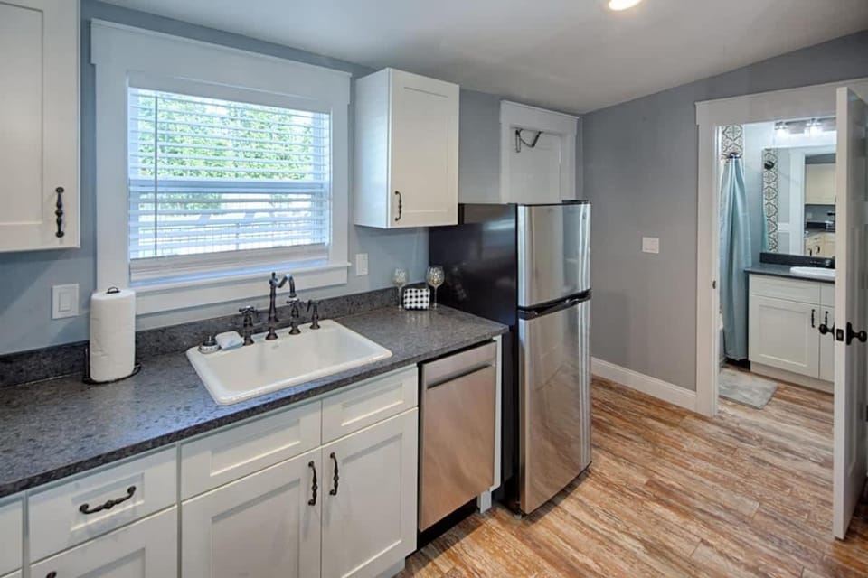 Quaint Cottage with Private Pool-Walk to Everything House in Saint Augustine