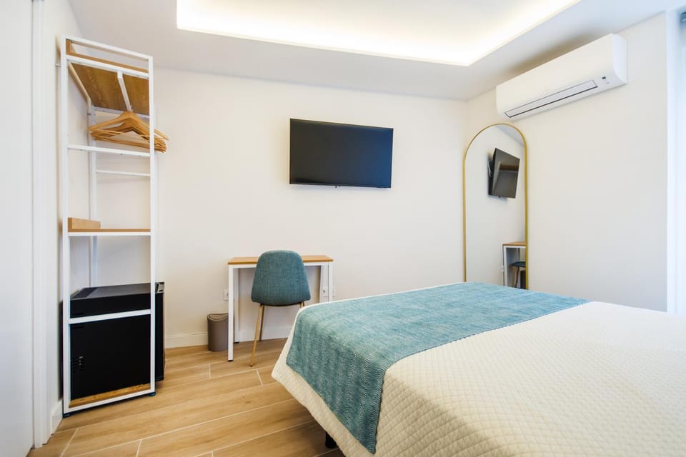 Bed, TV and multimedia, Photo of the whole room, Bedroom, air conditioner