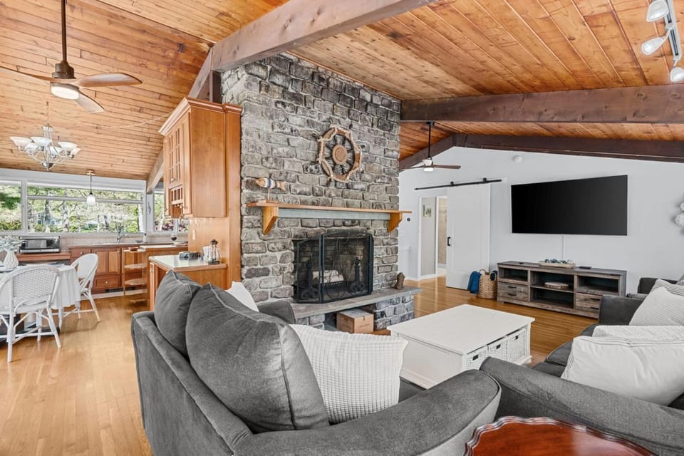 Relax at This Dog-Friendly Sandwich Retreat House in Marstons Mills