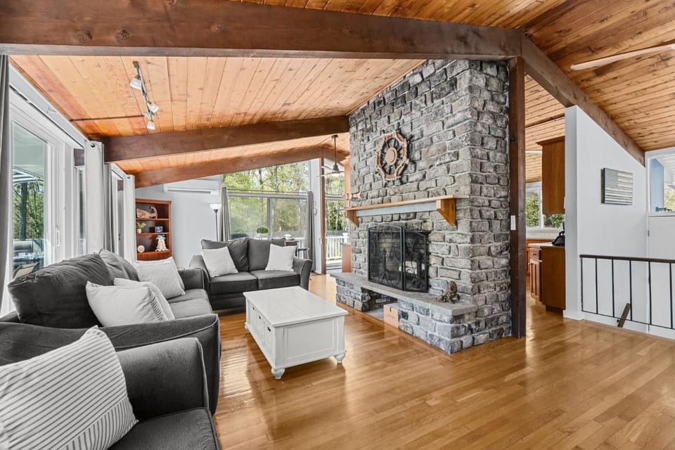 Relax at This Dog-Friendly Sandwich Retreat House in Marstons Mills