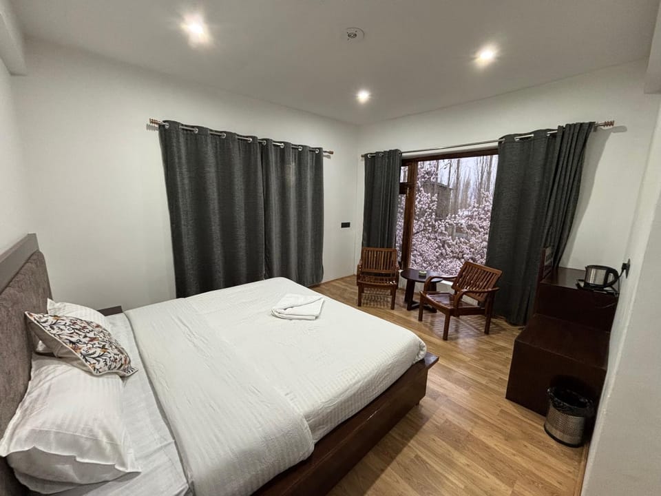Photo of the whole room, Bedroom