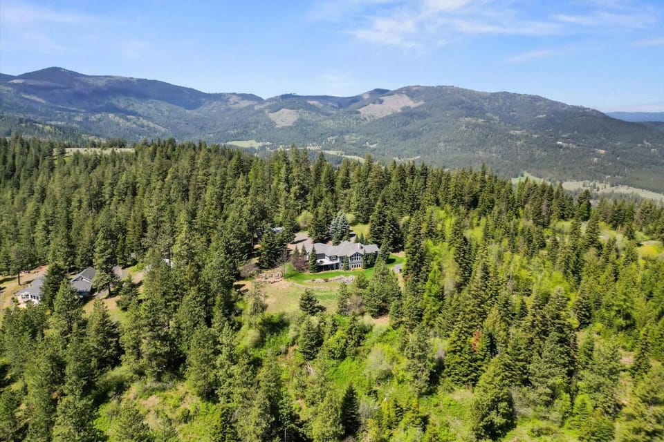 Eagle View Retreat House in Kootenai County