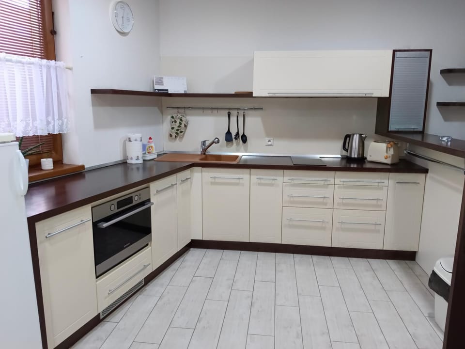 Kitchen or kitchenette, oven, stove