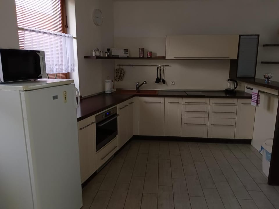 Kitchen or kitchenette, oven, stove
