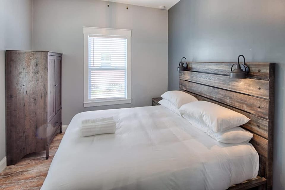 Updated Cottage in Heart of Town Park & Walk House in Saint Augustine
