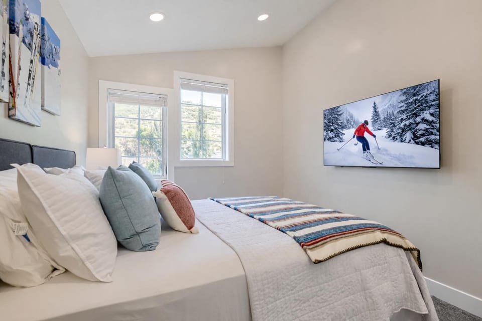 Chalet Central Park City! by SkyRun Park City House in Park City