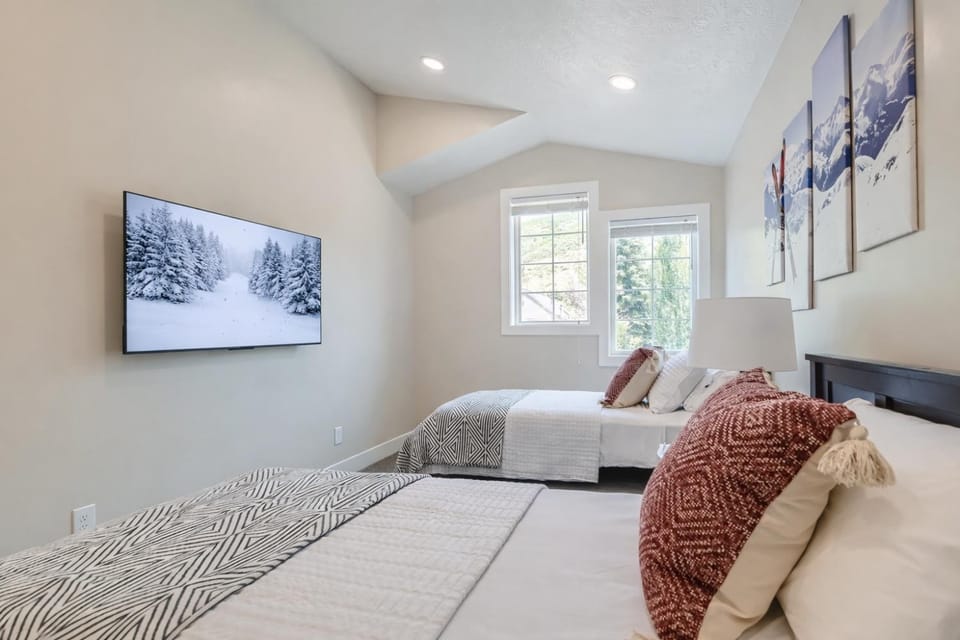 Chalet Central Park City! by SkyRun Park City House in Park City