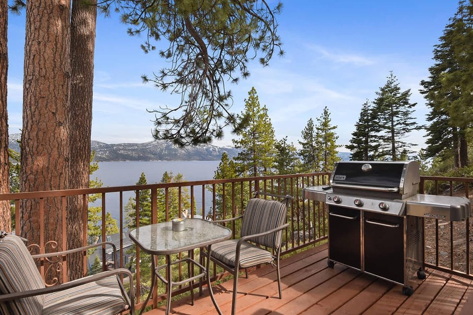 Stunning Views at Stargazer - Lakefront Studio House in Crystal Bay