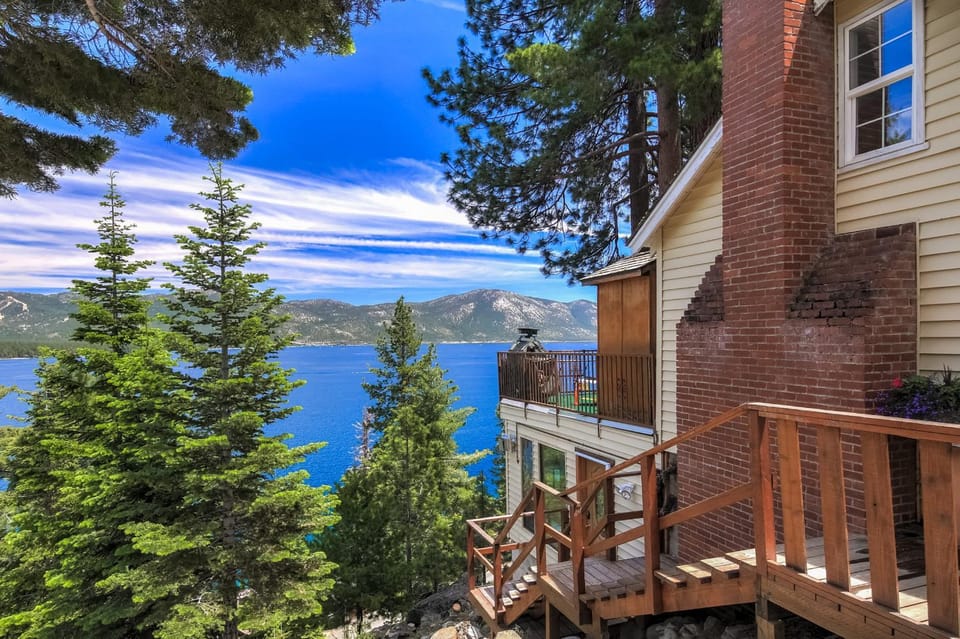 Stunning Views at Stargazer - Lakefront Studio House in Crystal Bay